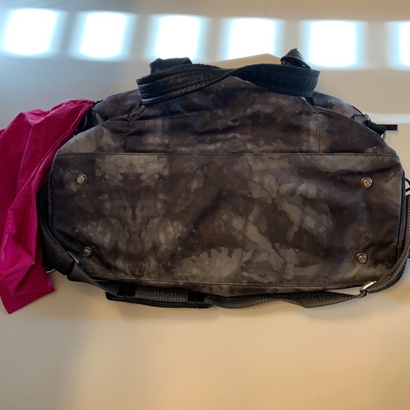 Lululemon Destined for Greatness Duffle Bag - Picture 8 of 8